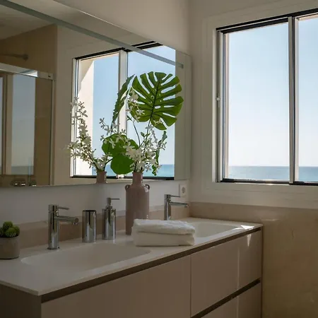 Luxury Front Line Beach Penthouse Costa Del Sol 아파트
